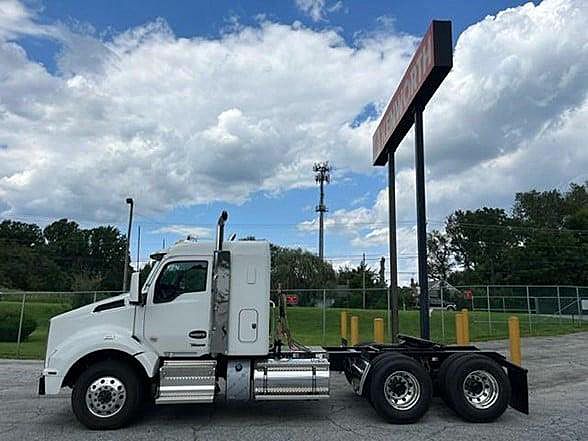 2025 Kenworth T880