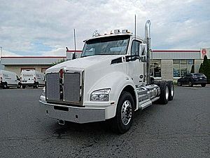 2025 Kenworth T880 - Day Cab
