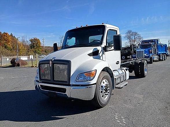 2025 Kenworth T380