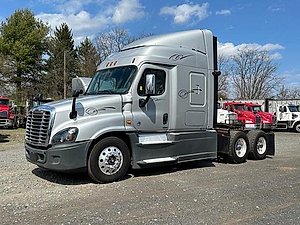 2016 Freightliner Cascadia 125 - Sleeper Truck