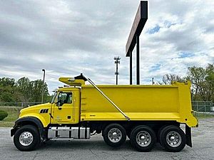 2016 Mack Granite GU713 - Dump Truck