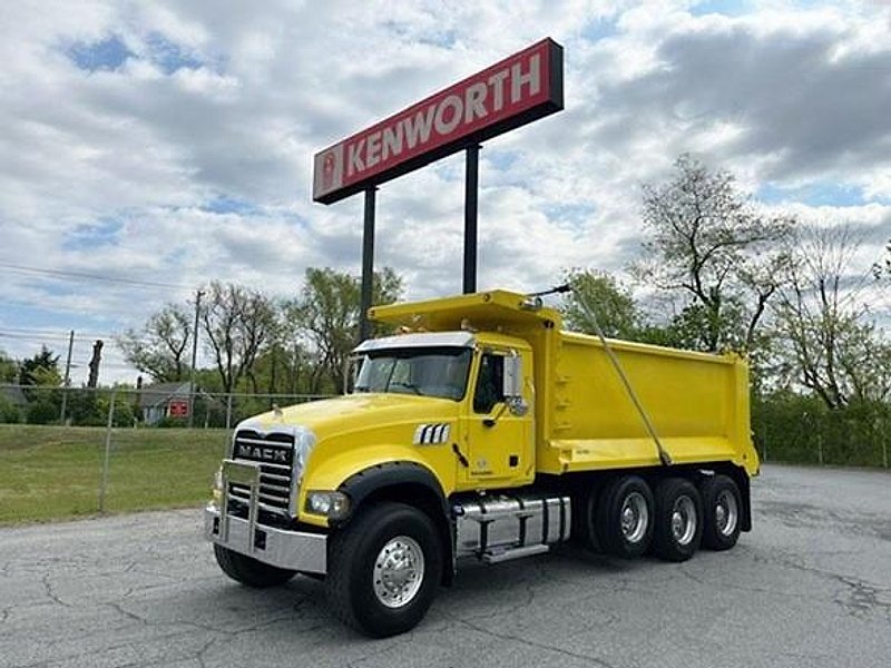 2016 Mack GU713