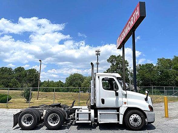2015 Freightliner CASCADIA 125