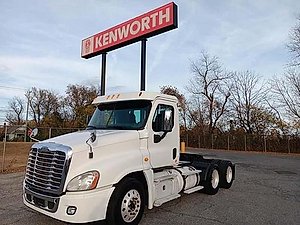 2013 Freightliner Cascadia 125 - Day Cab