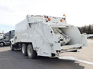 2011 International WORKSTAR 7400 - Refuse Truck