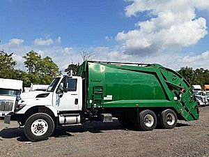 2009 International WORKSTAR 7400 - Refuse Truck