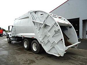 2009 International WORKSTAR 7400 - Refuse Truck