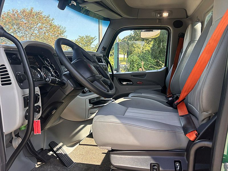 2020 Peterbilt 579