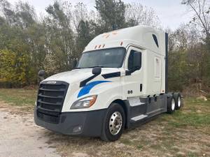 2020 Freightliner Cascadia 126 - Sleeper Truck