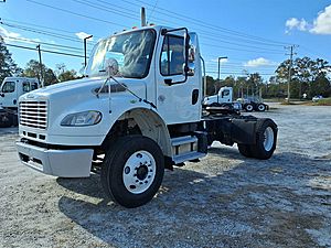 2017 Freightliner M2 106 - Day Cab