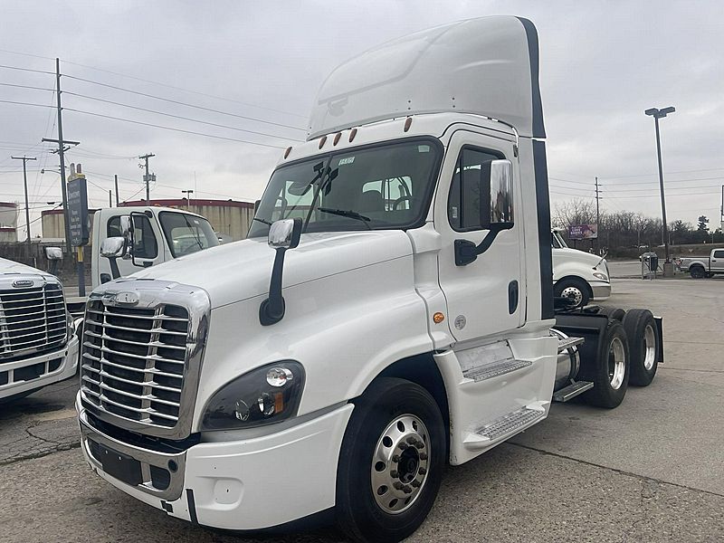 thumbnail image 2 of For 2018 - 2023 Freightliner CASCADIA Headlight Full LED Passenger A6601405003 2 of 11