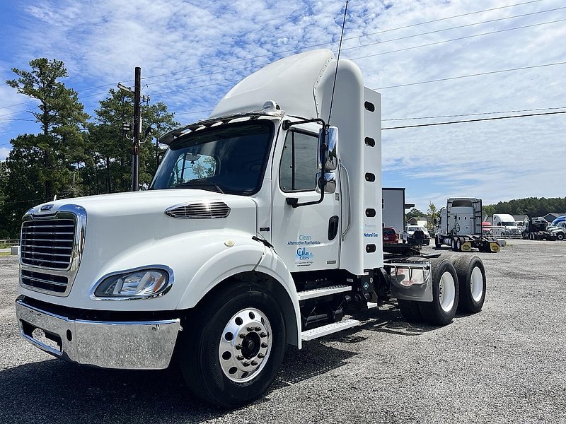 2011 Freightliner M2