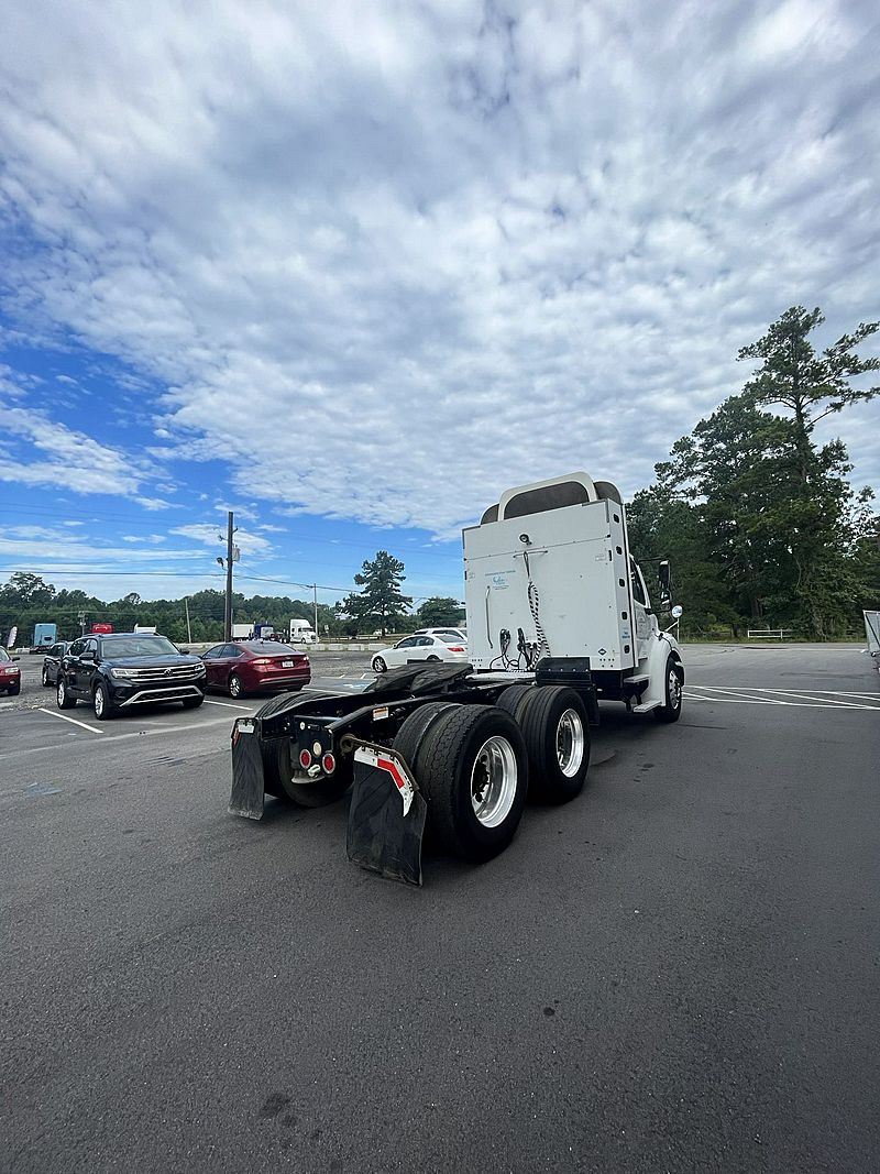 2011 Freightliner M2 112
