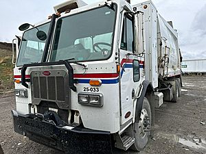 2013 Peterbilt 320 - Refuse Truck