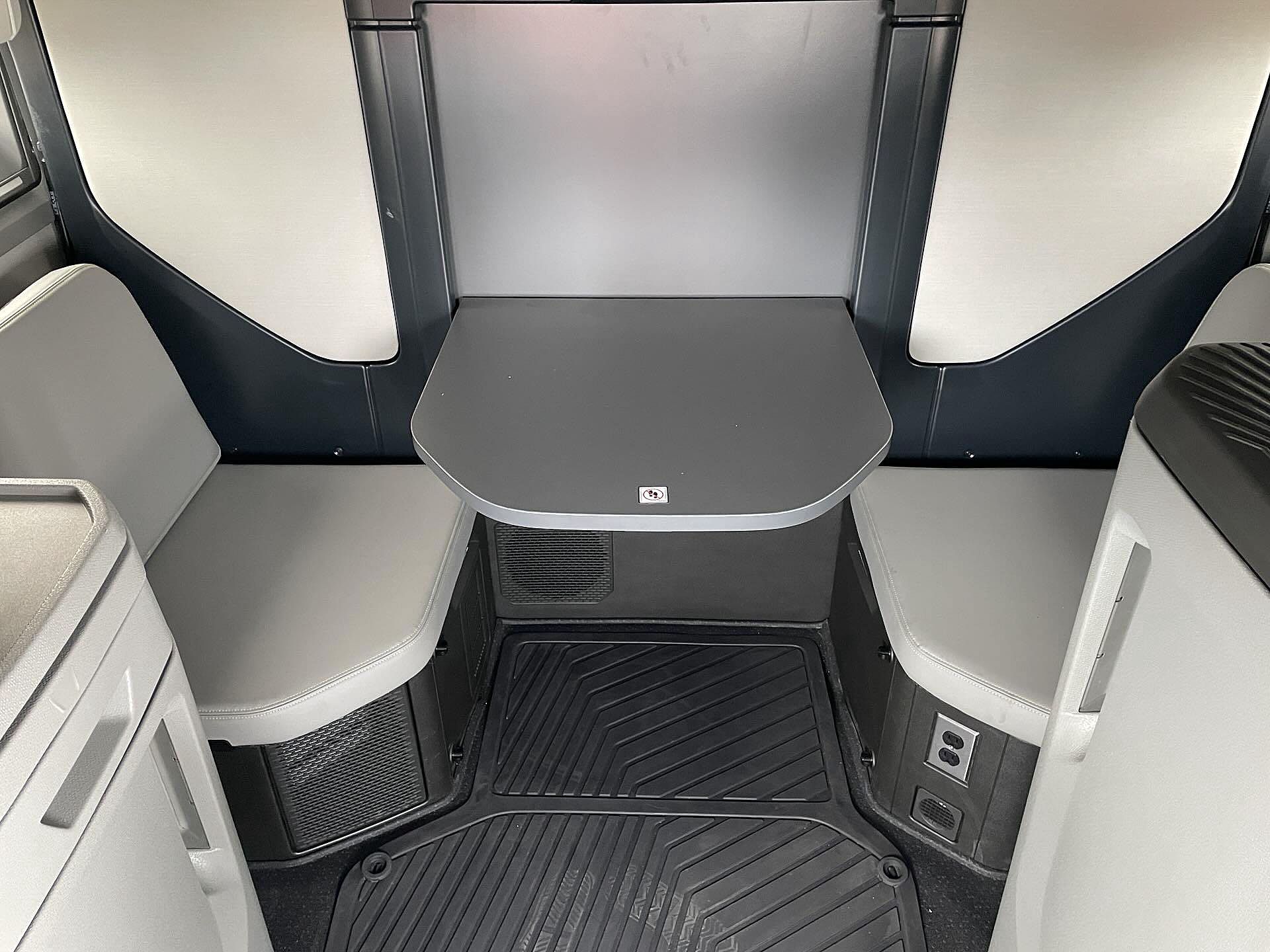 2026 volvo vnl interior