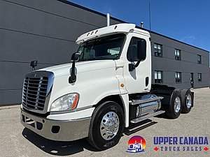 2012 Freightliner Cascadia Daycab - Day Cab