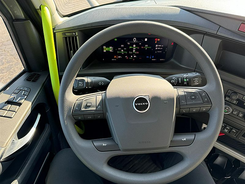 2025 Volvo VNL