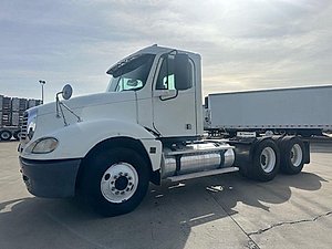 2007 Freightliner Columbia CL120 - Day Cab