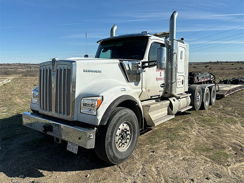 2024 Kenworth W990