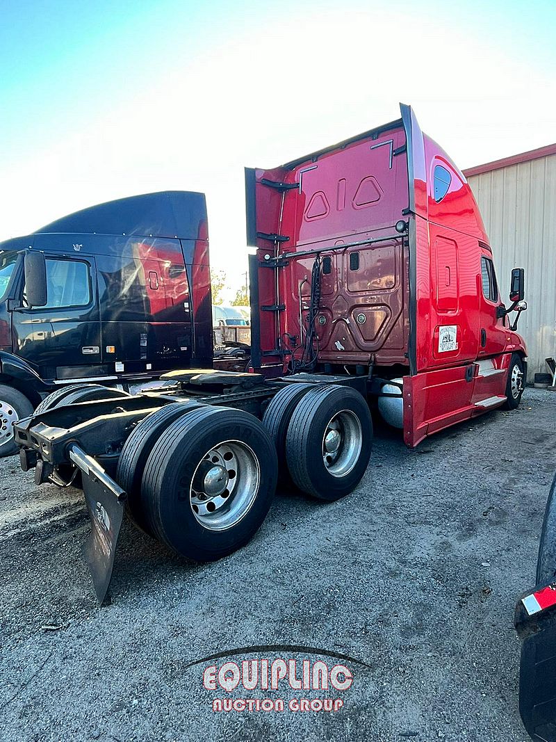 2015 Freightliner Cascadia 125