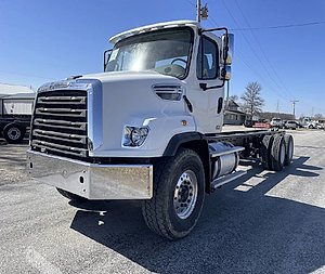 2013 Freightliner 114SD - Cab & Chassis