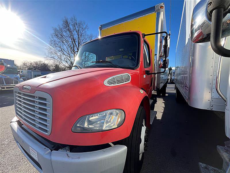 2018 Freightliner M2 106