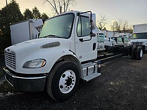 2017 Freightliner M2 106 - Day Cab