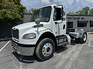 2017 Freightliner M2 106 - Day Cab