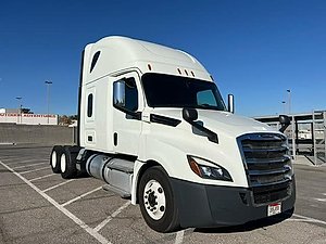 2019 Freightliner Cascadia - Sleeper Truck