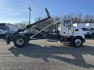 2025 Mack MD742