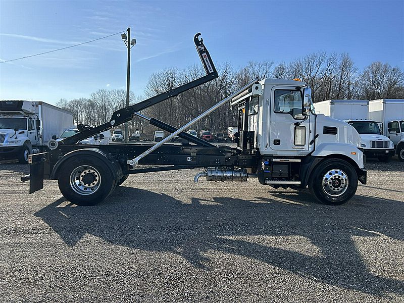 2025 Mack MD742