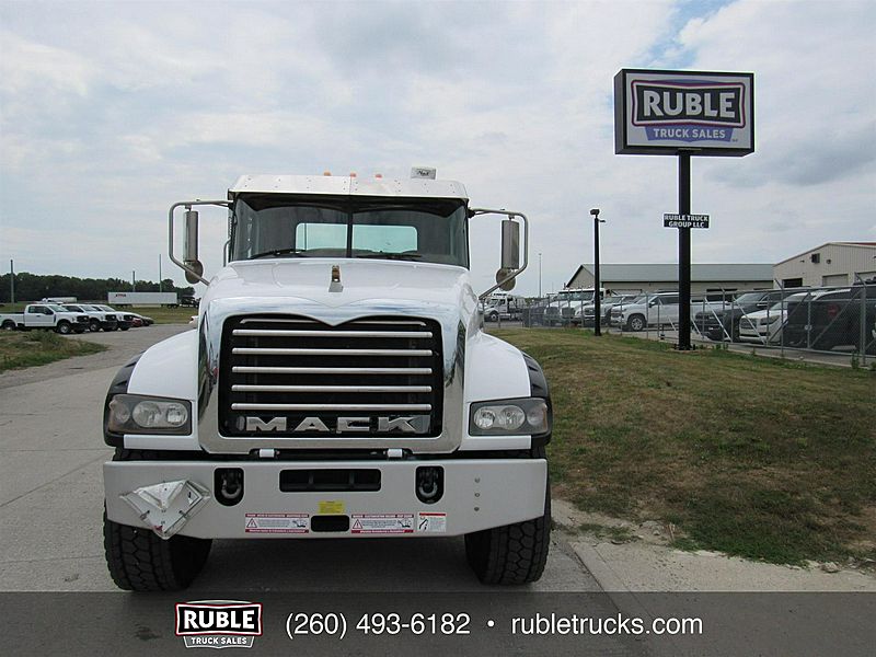 2013 Mack GU713