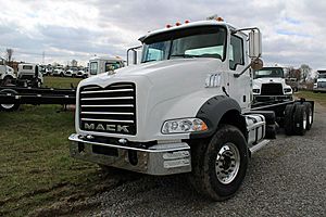 2013 Mack GU813