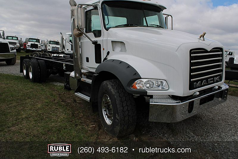 2013 Mack GU813