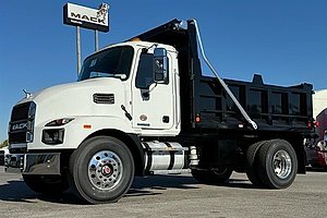 2025 Mack MD742 - Box Truck