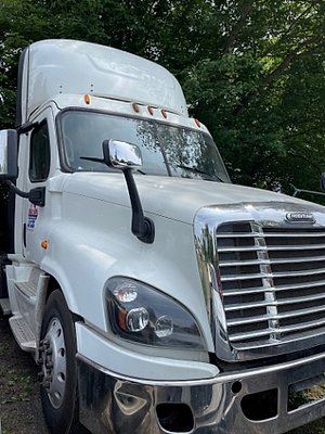 2015 Freightliner Cascadia 125 - Day Cab