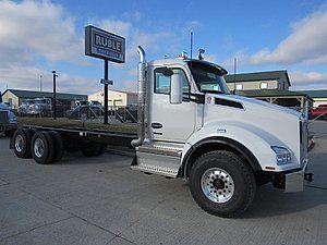2025 Kenworth T880