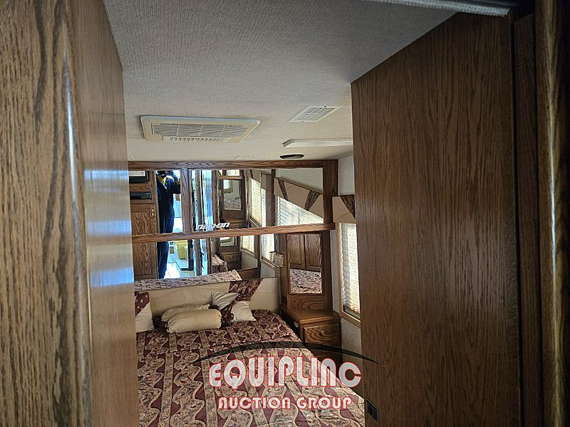 1996 COUNTRY COACH INTRIGUE