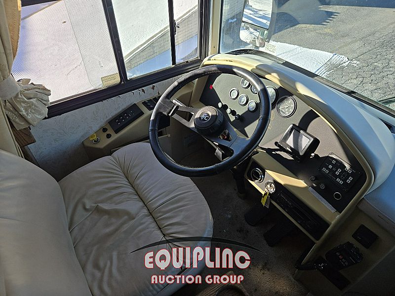 1996 COUNTRY COACH INTRIGUE