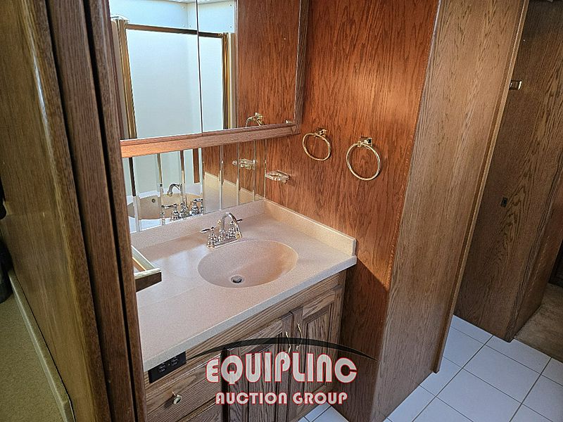 1996 COUNTRY COACH INTRIGUE