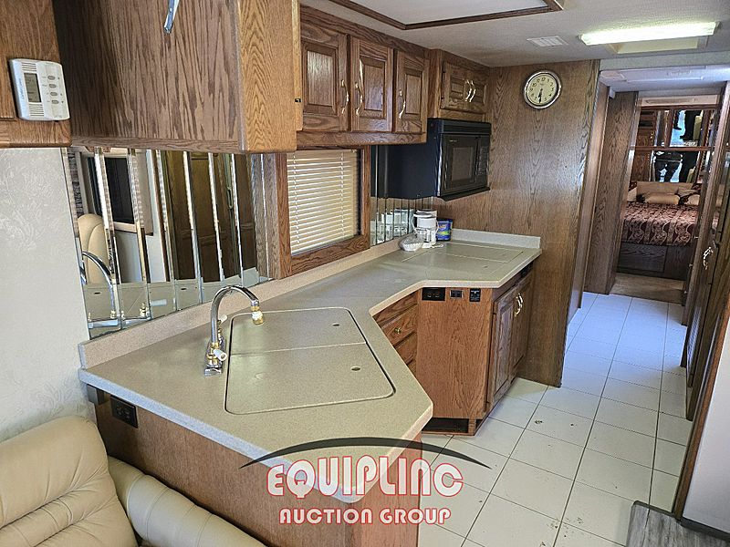 1996 COUNTRY COACH INTRIGUE