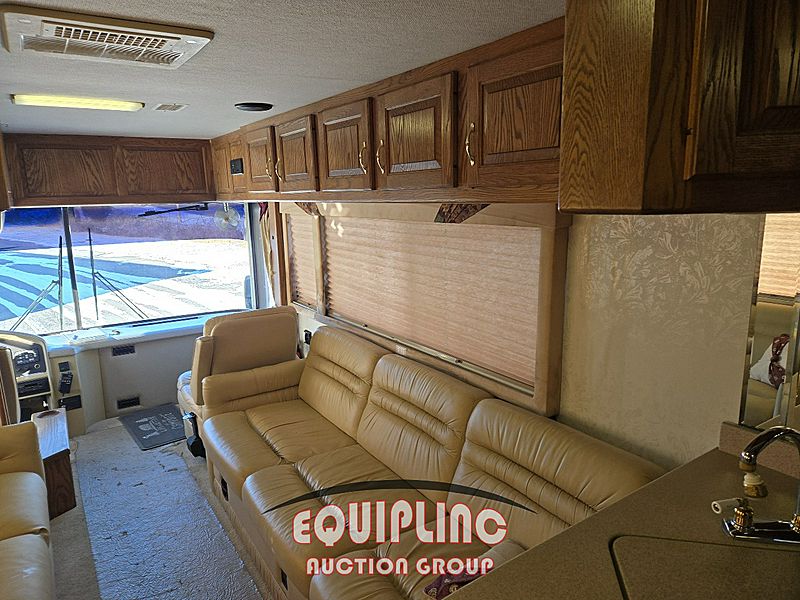1996 COUNTRY COACH INTRIGUE