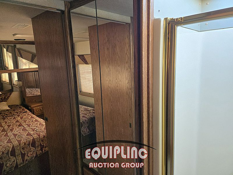 1996 COUNTRY COACH INTRIGUE