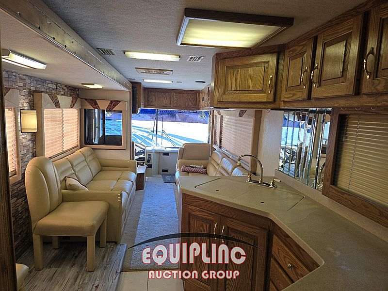 1996 COUNTRY COACH INTRIGUE