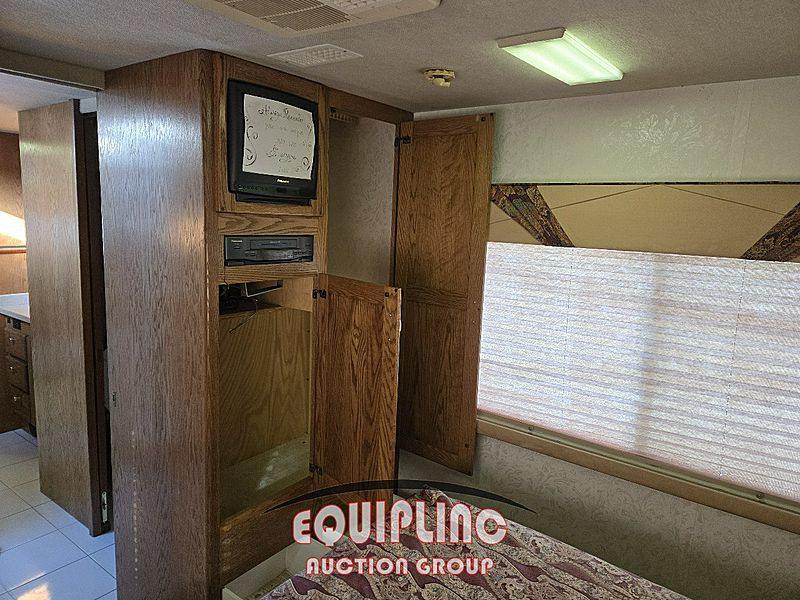 1996 COUNTRY COACH INTRIGUE