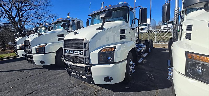 2020 Mack AN64T M742