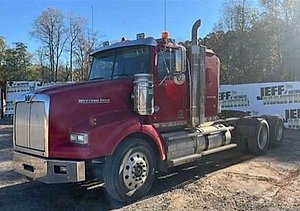 2017 Western Star 4900 SA - Sleeper Truck