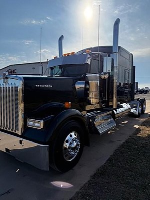 2025 Kenworth W900L