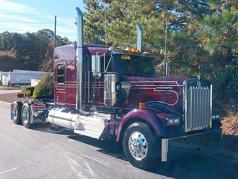 2025 Kenworth W900L