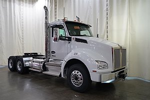 2025 Kenworth T880 - Day Cab
